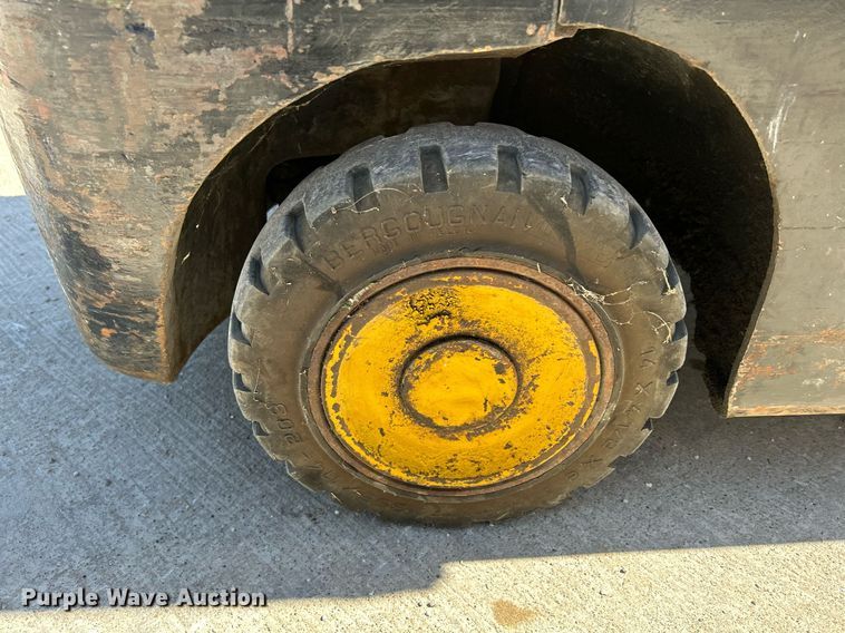 image for item DR4556 Hyster A10D  forklift