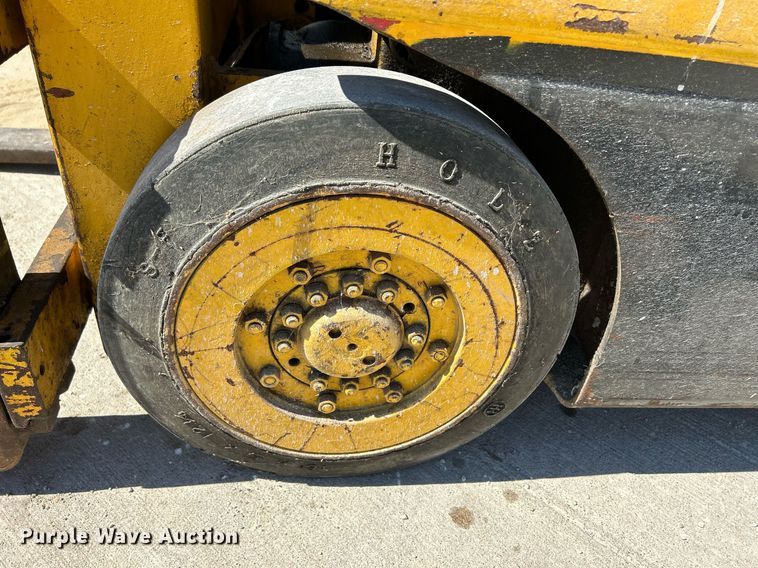 image for item DR4556 Hyster A10D  forklift