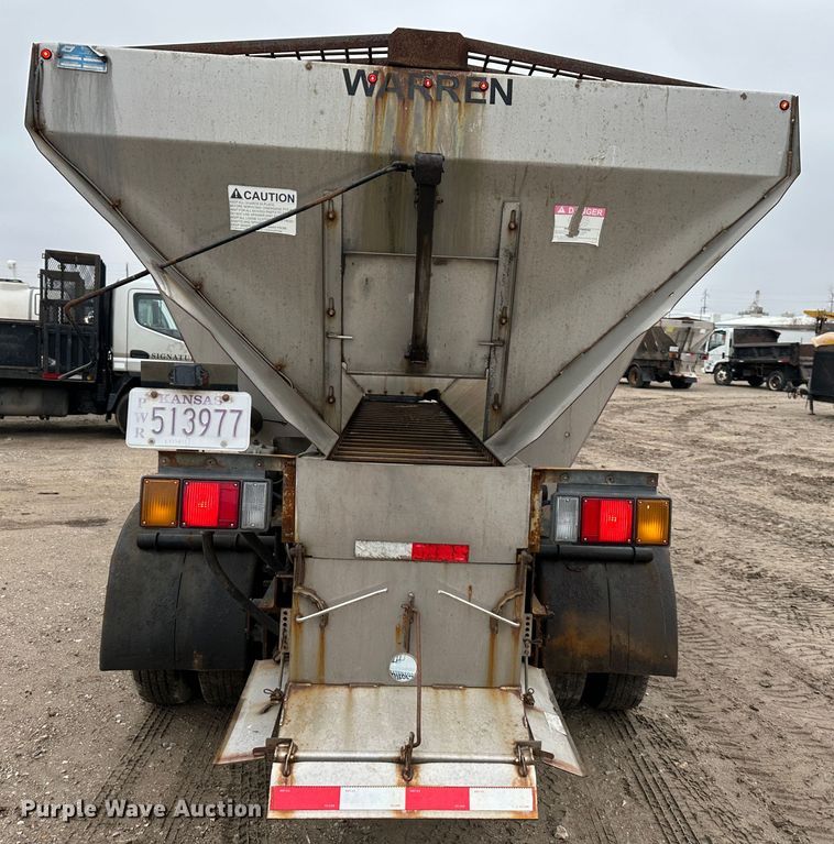 image for item DR5072 1999 Isuzu NPR  truck cab and chassis