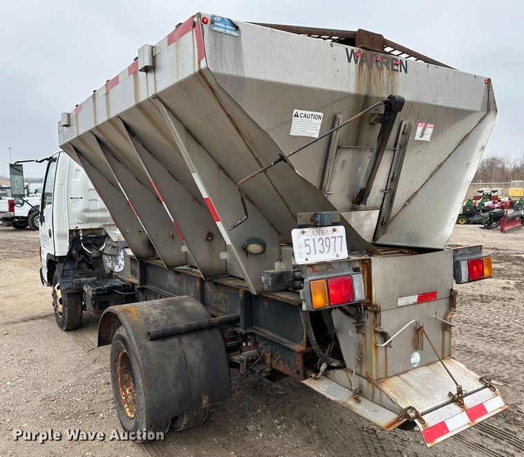 image for item DR5072 1999 Isuzu NPR  truck cab and chassis