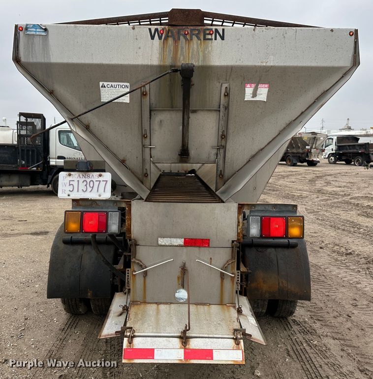 image for item DR5072 1999 Isuzu NPR  truck cab and chassis