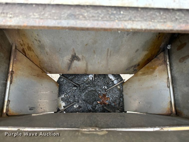 image for item DR5072 1999 Isuzu NPR  truck cab and chassis