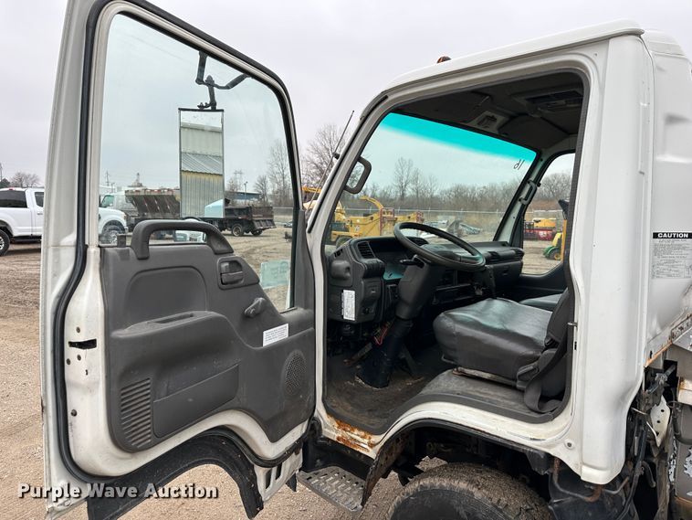 image for item DR5072 1999 Isuzu NPR  truck cab and chassis