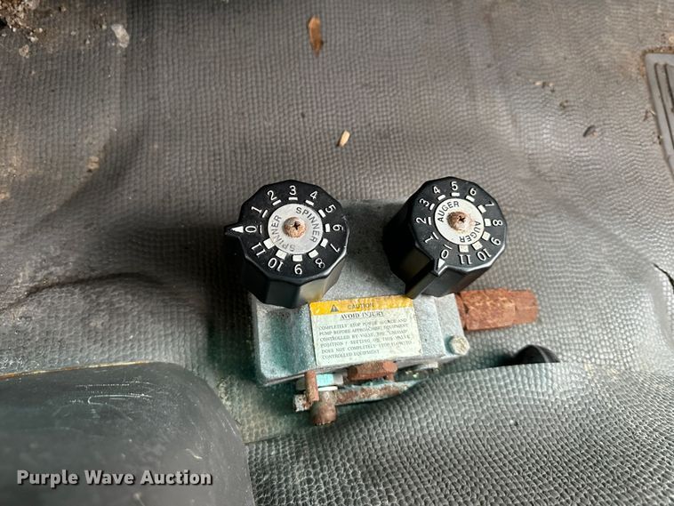 image for item DR5072 1999 Isuzu NPR  truck cab and chassis