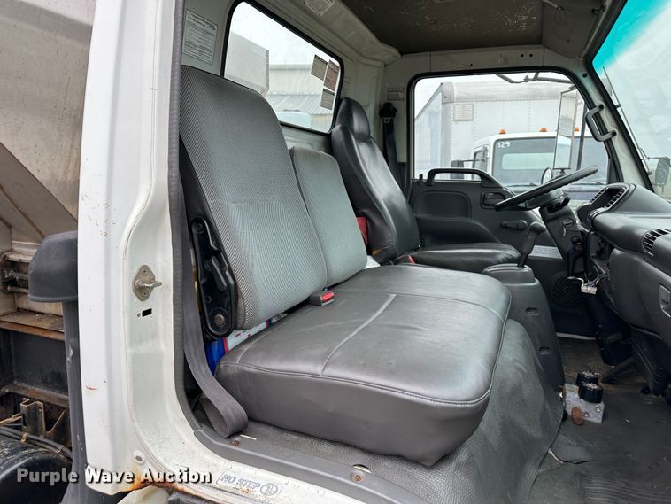 image for item DR5072 1999 Isuzu NPR  truck cab and chassis