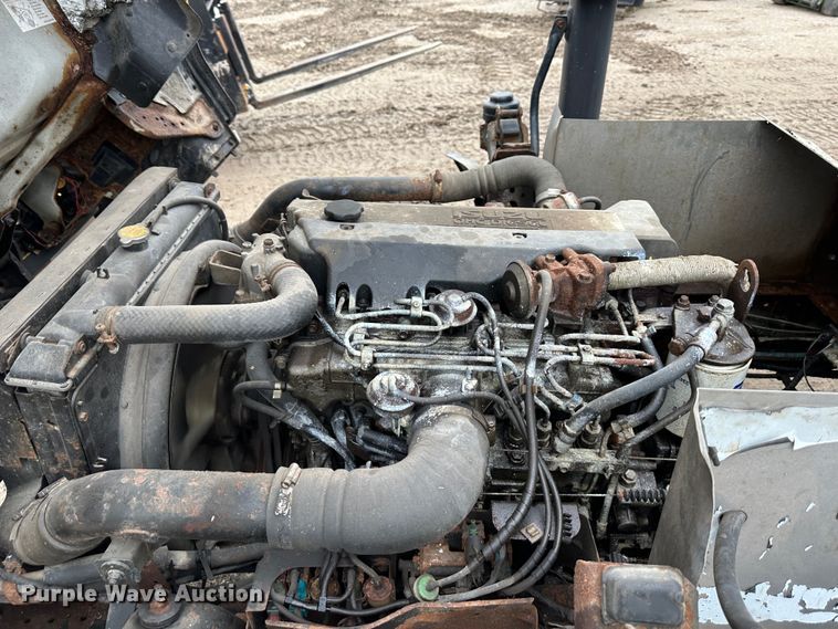 image for item DR5072 1999 Isuzu NPR  truck cab and chassis