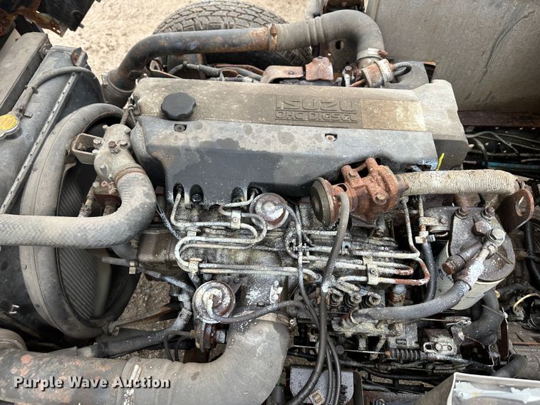 image for item DR5072 1999 Isuzu NPR  truck cab and chassis