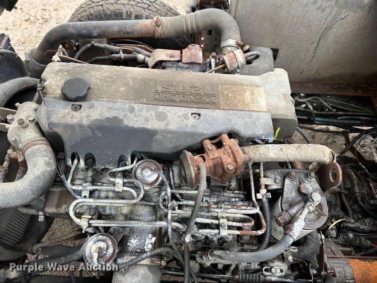 image for item DR5072 1999 Isuzu NPR  truck cab and chassis