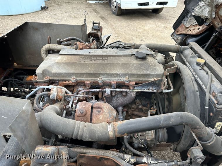 image for item DR5072 1999 Isuzu NPR  truck cab and chassis