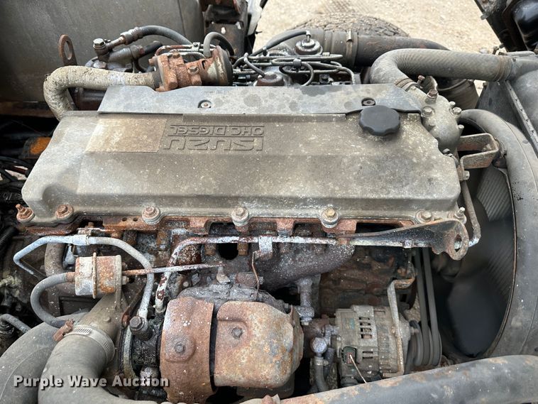 image for item DR5072 1999 Isuzu NPR  truck cab and chassis