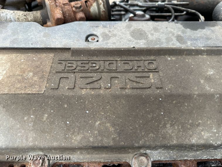 image for item DR5072 1999 Isuzu NPR  truck cab and chassis