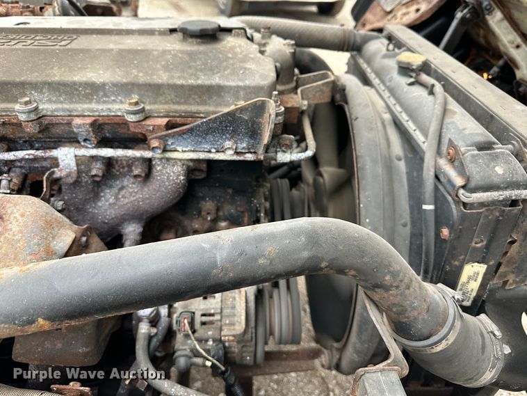 image for item DR5072 1999 Isuzu NPR  truck cab and chassis