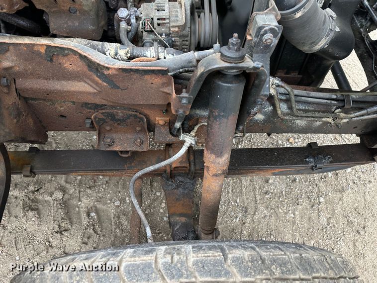 image for item DR5072 1999 Isuzu NPR  truck cab and chassis