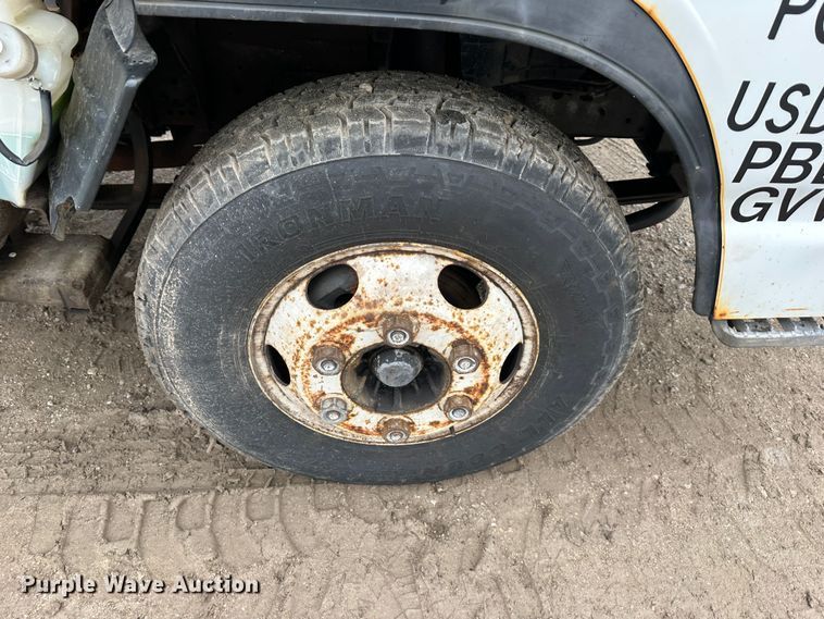 image for item DR5072 1999 Isuzu NPR  truck cab and chassis