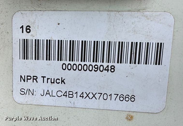 image for item DR5072 1999 Isuzu NPR  truck cab and chassis