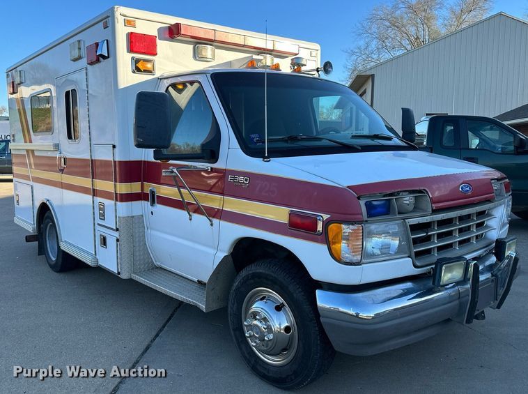 image for item DR5173 1995 Ford E350  ambulance