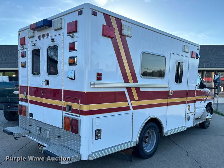 image for item DR5173 1995 Ford E350  ambulance