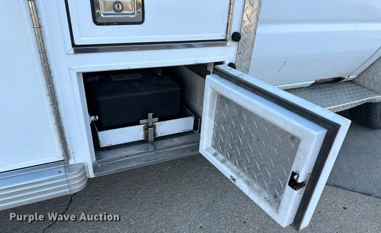 image for item DR5173 1995 Ford E350  ambulance