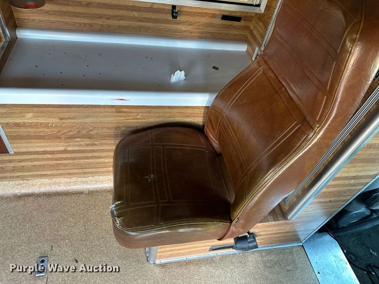 image for item DR5173 1995 Ford E350  ambulance