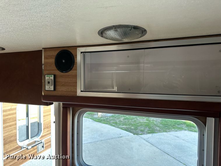 image for item DR5173 1995 Ford E350  ambulance