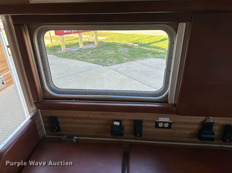 image for item DR5173 1995 Ford E350  ambulance