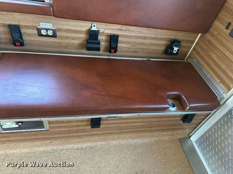 image for item DR5173 1995 Ford E350  ambulance