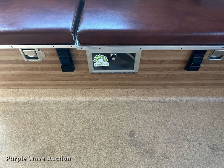 image for item DR5173 1995 Ford E350  ambulance