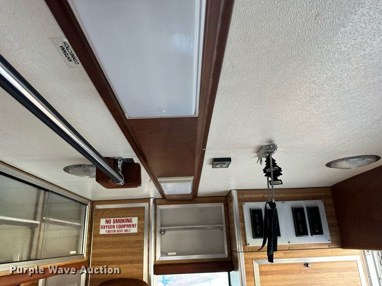 image for item DR5173 1995 Ford E350  ambulance