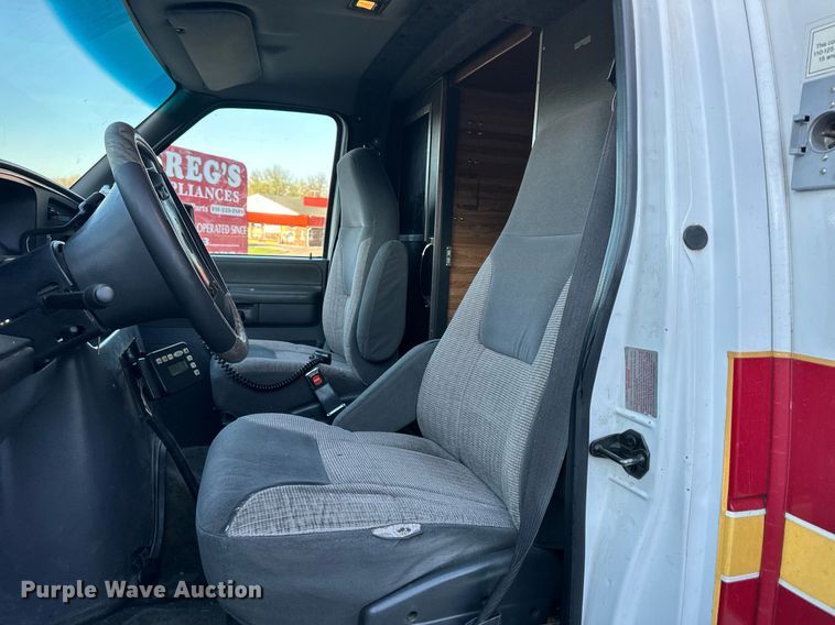 image for item DR5173 1995 Ford E350  ambulance