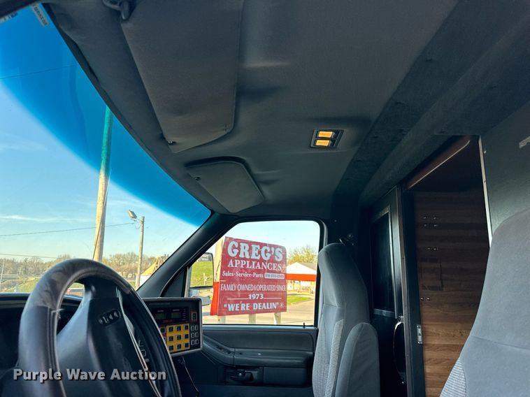 image for item DR5173 1995 Ford E350  ambulance