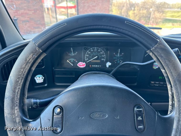 image for item DR5173 1995 Ford E350  ambulance