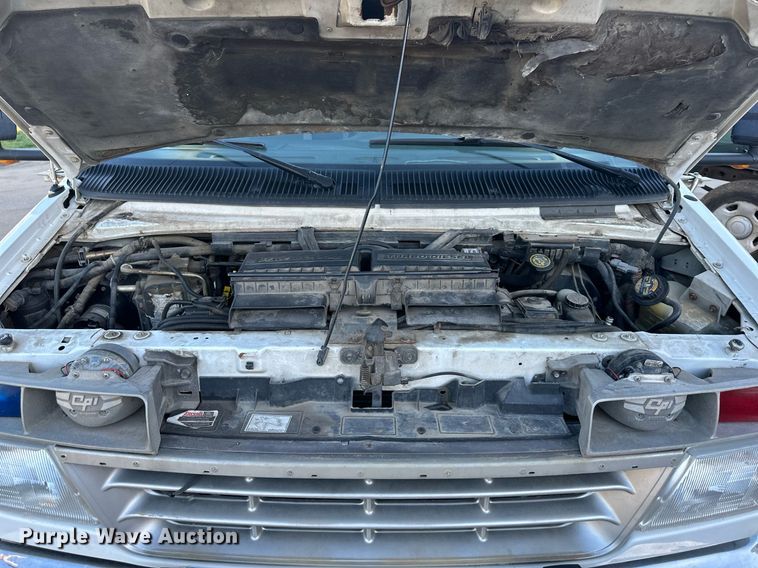 image for item DR5173 1995 Ford E350  ambulance