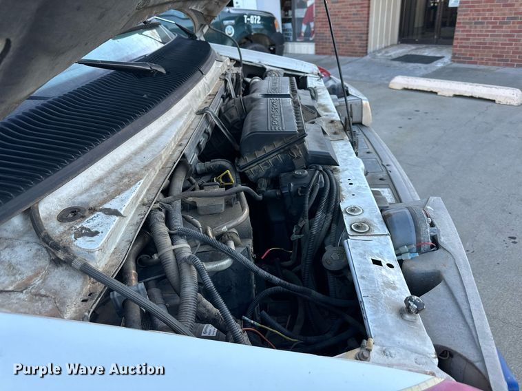 image for item DR5173 1995 Ford E350  ambulance