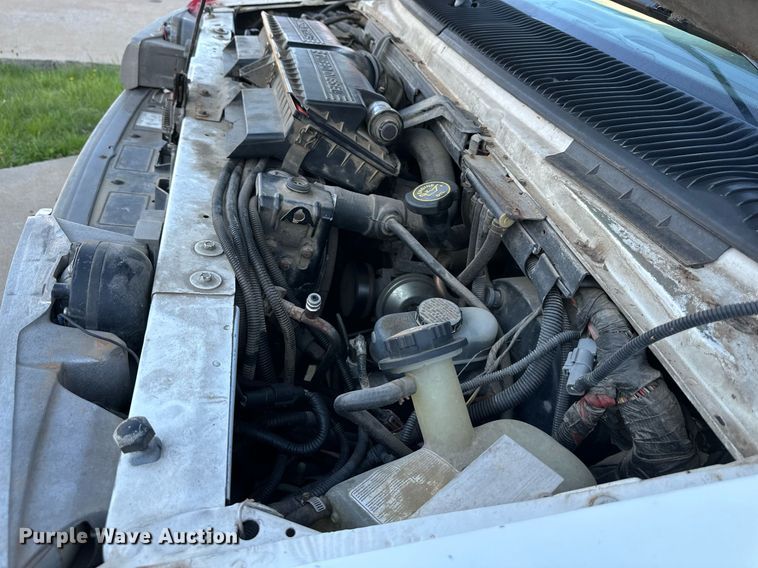 image for item DR5173 1995 Ford E350  ambulance