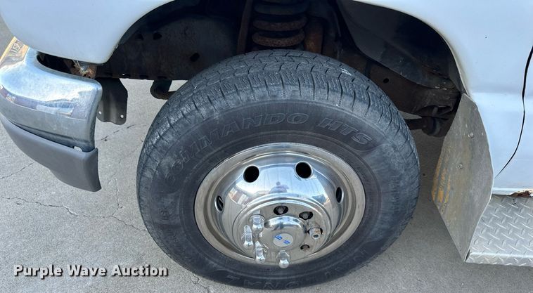 image for item DR5173 1995 Ford E350  ambulance