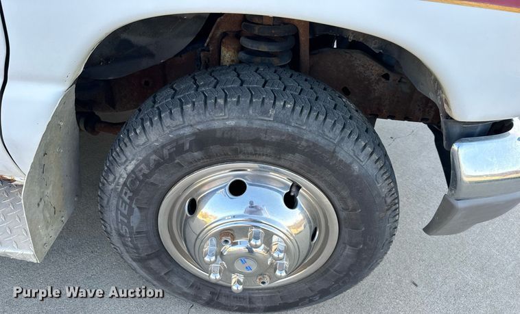 image for item DR5173 1995 Ford E350  ambulance