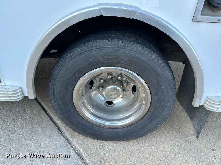 image for item DR5173 1995 Ford E350  ambulance