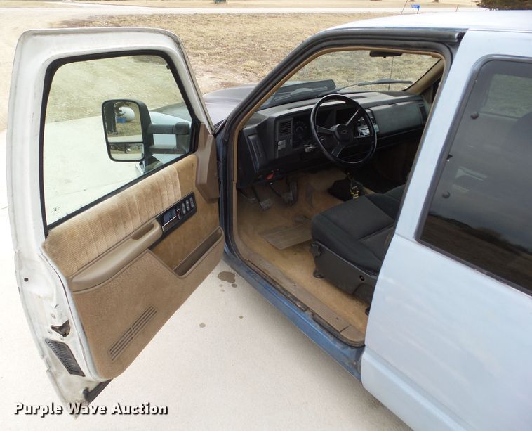 image for item HF9990 1989  Chevrolet C1500  Ext. Cab pickup truck