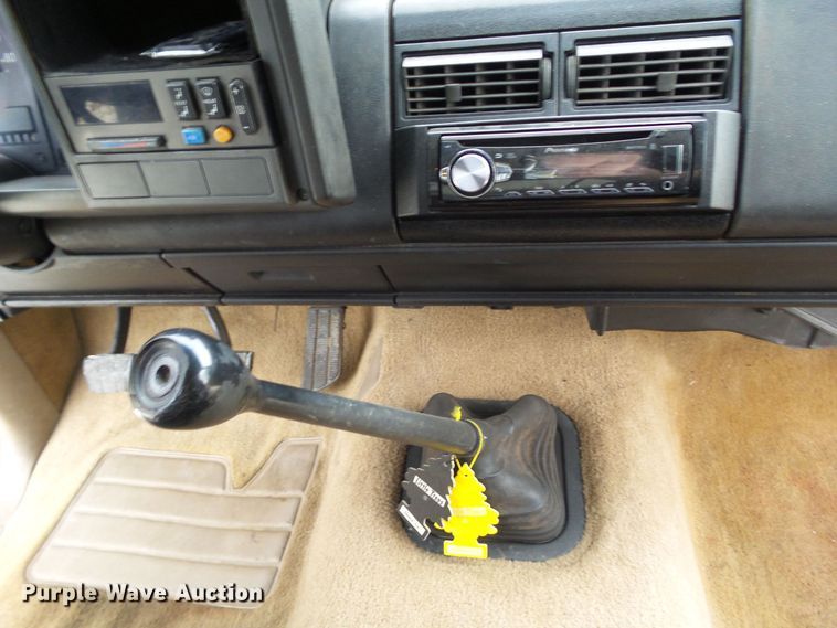 image for item HF9990 1989  Chevrolet C1500  Ext. Cab pickup truck