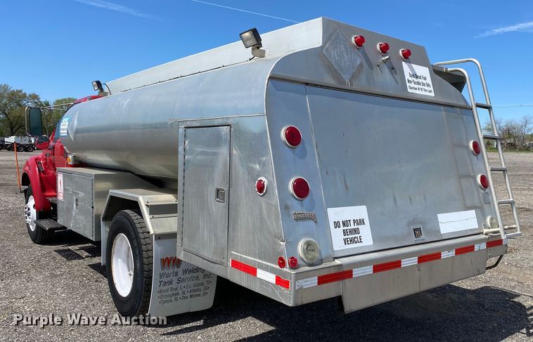 image for item KB9488 2005 Ford F750 Super Duty  fuel truck