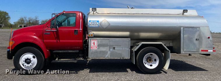 image for item KB9488 2005 Ford F750 Super Duty  fuel truck