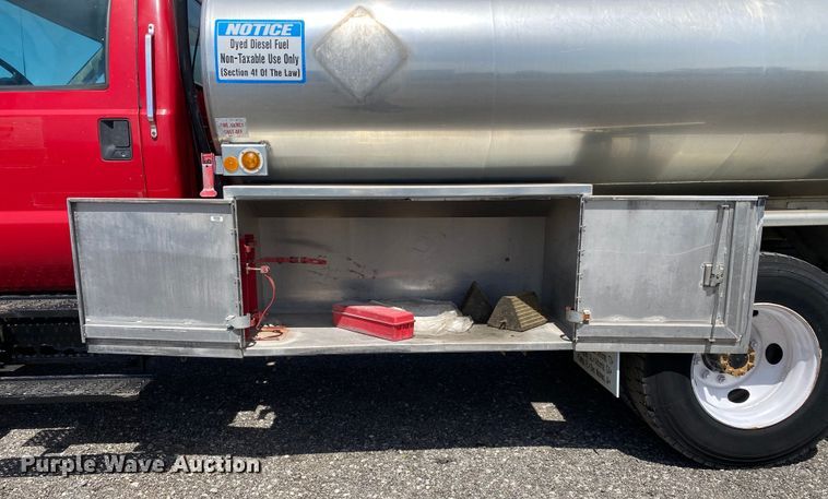 image for item KB9488 2005 Ford F750 Super Duty  fuel truck