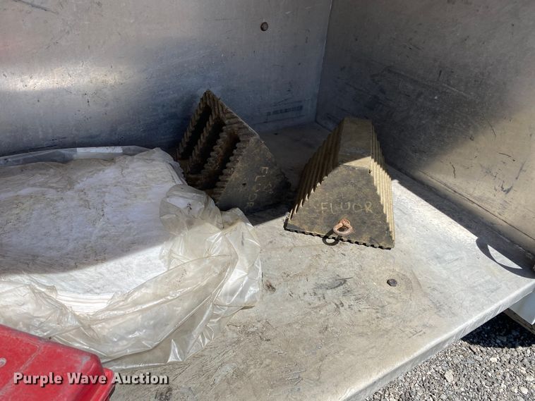 image for item KB9488 2005 Ford F750 Super Duty  fuel truck