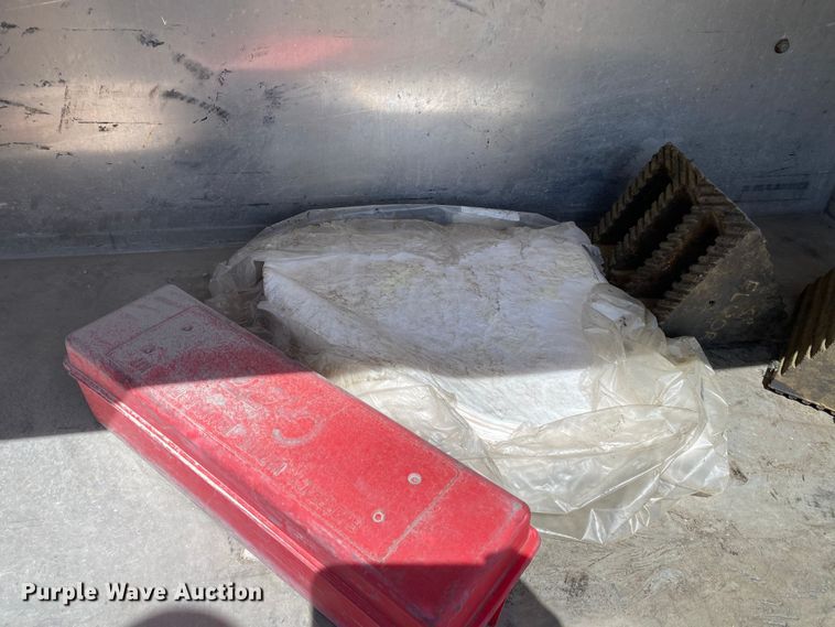 image for item KB9488 2005 Ford F750 Super Duty  fuel truck