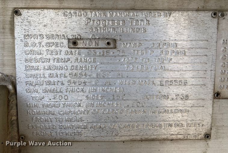 image for item KB9488 2005 Ford F750 Super Duty  fuel truck