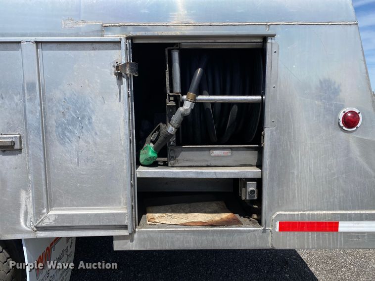 image for item KB9488 2005 Ford F750 Super Duty  fuel truck