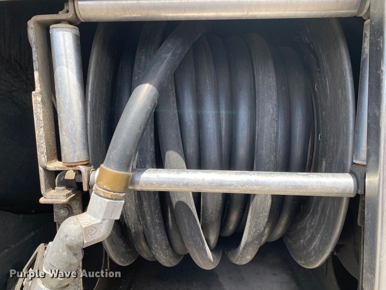 image for item KB9488 2005 Ford F750 Super Duty  fuel truck