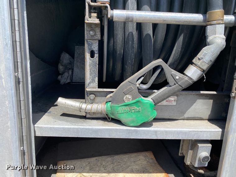 image for item KB9488 2005 Ford F750 Super Duty  fuel truck