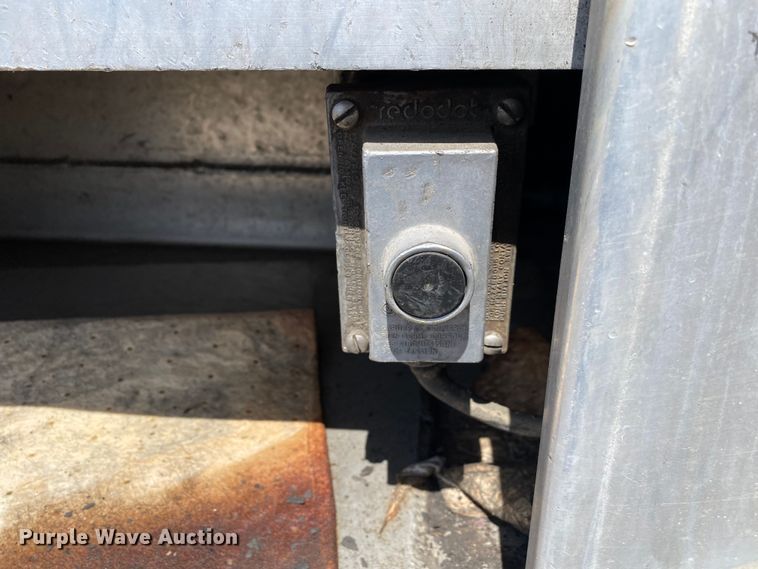 image for item KB9488 2005 Ford F750 Super Duty  fuel truck