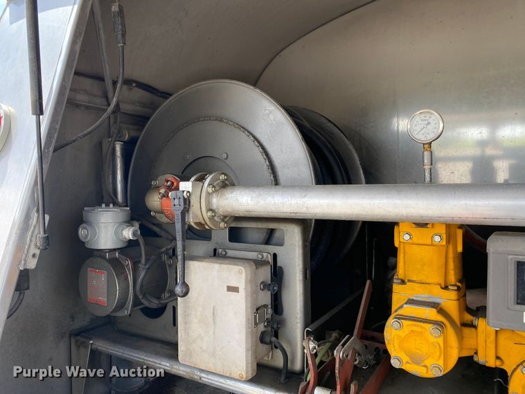 image for item KB9488 2005 Ford F750 Super Duty  fuel truck